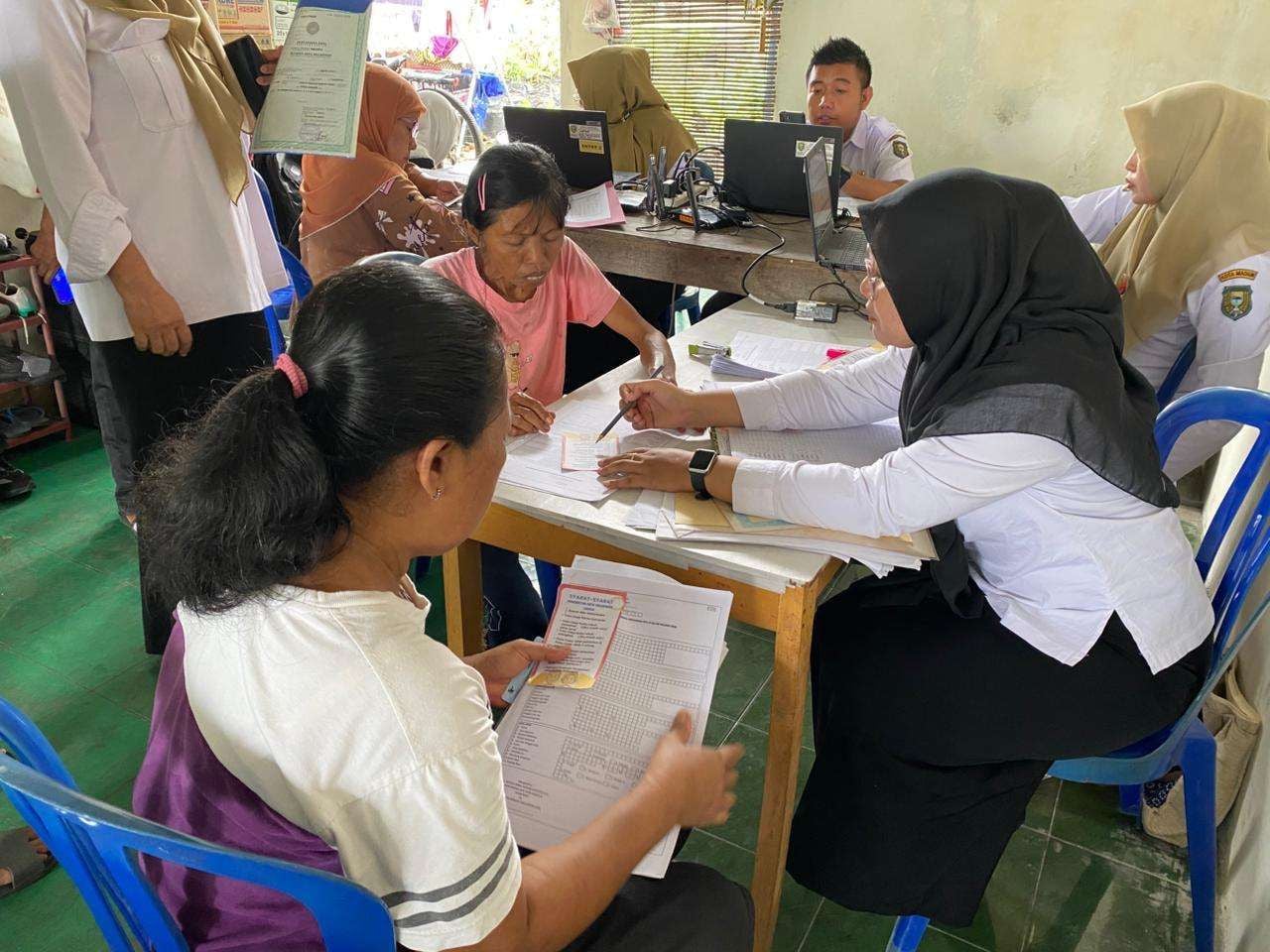 Dinas Kependudukan dan Pencatatan Sipil (Dispendukcapil) Kota Madiun layanan kependudukan langsung di tingkat RW melalui kegiatan Super Biometrik.