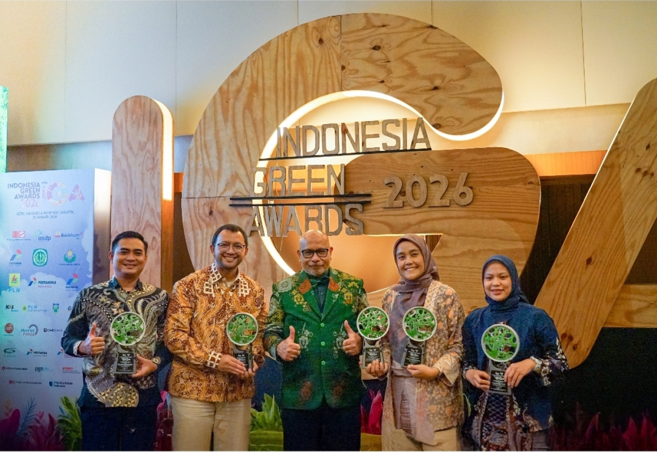 Penghargaan tersebut diterima oleh Vice President Lingkungan Hidup Petrokimia Gresik, Bagus Eka Saputra, yang mewakili Direktur Utama Petrokimia Gresik Daconi Khotob