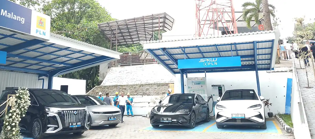 PT PLN (Persero) meresmikan Stasiun Pengisian Kendaraan Listrik Umum (SPKLU) Center di Kota Malang.