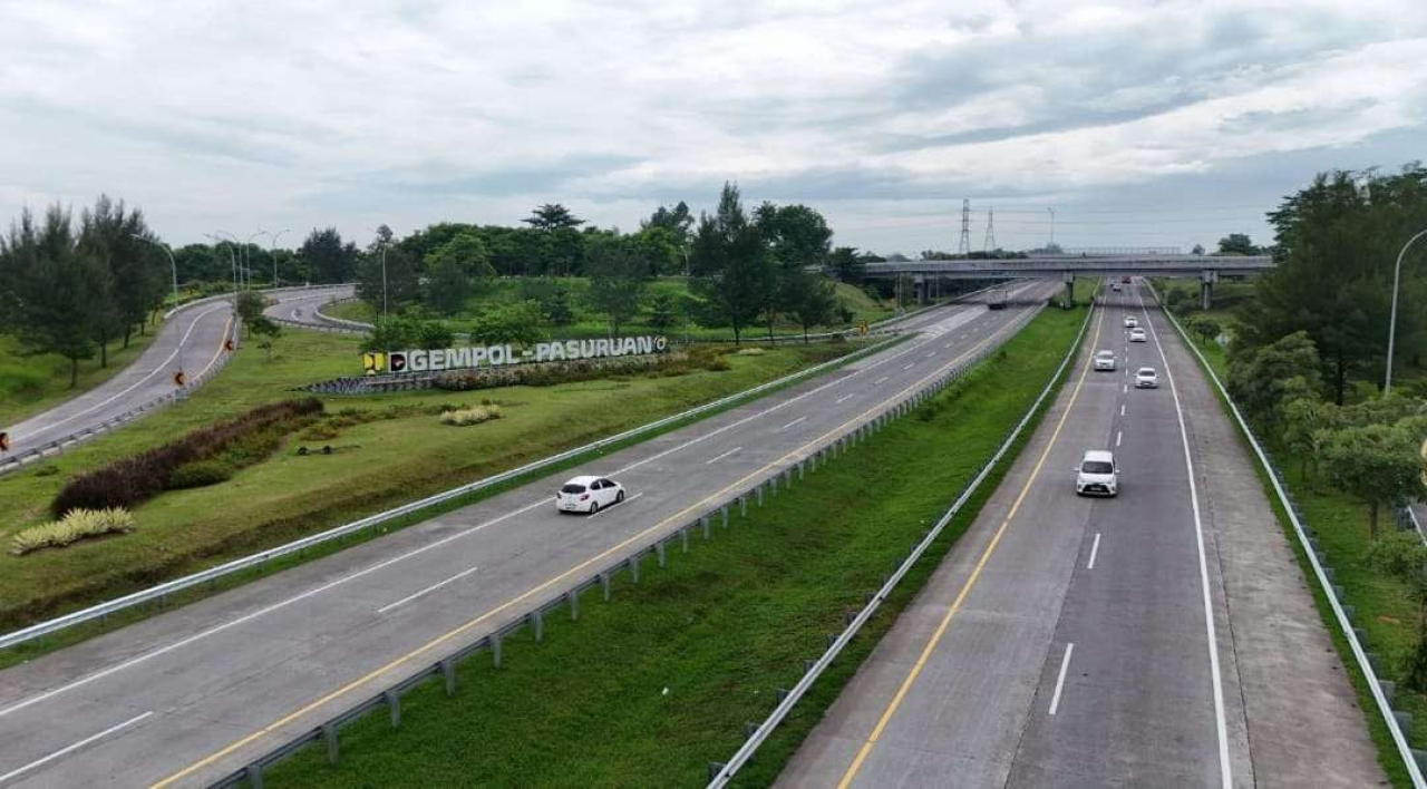 Kendaraan melintas di ruas Jalan Tol Gempol–Pasuruan sejak H-7 Natal hingga 3 Januari 2026