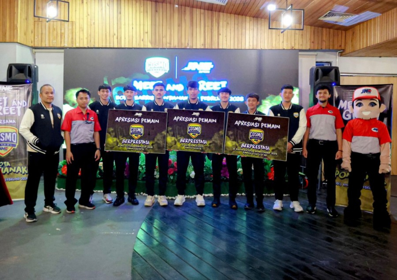 Apresiasi berupa bonus uang tunai senilai puluhan juta rupiah kepada para pemain dan official Cosmo JNE FC