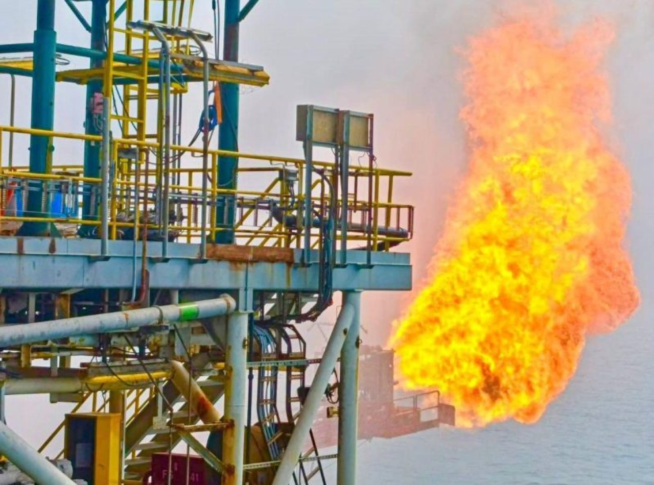 Penemuan hidrokarbon berupa light oil menyerupai kondensat dan gas berhasil diperoleh dari pengeboran Sumur Eksplorasi Barokah-1 di Wilayah Kerja North Ketapang, Offshore Jawa Timur.