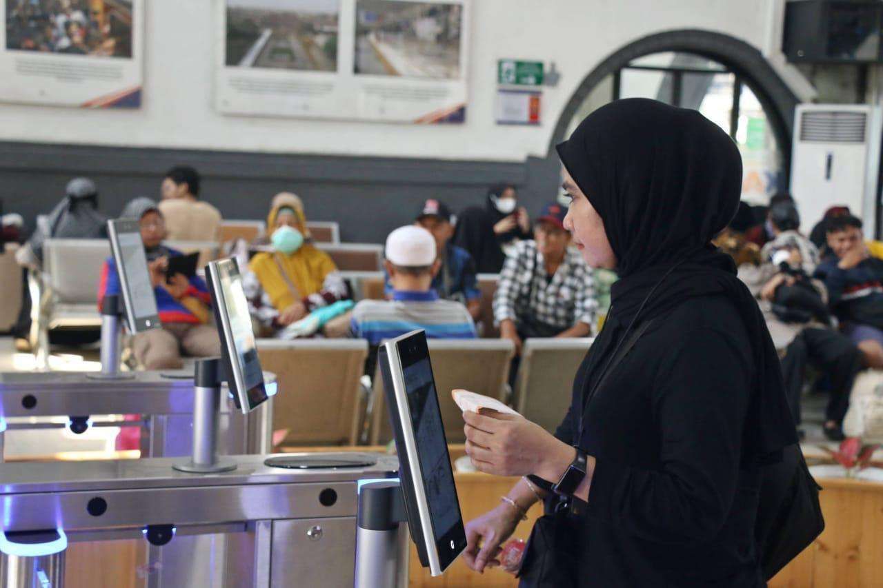 PT Kereta Api Indonesia (Persero) mencatat lonjakan pemesanan tiket yang sangat signifikan pada periode angkutan Lebaran 2026.