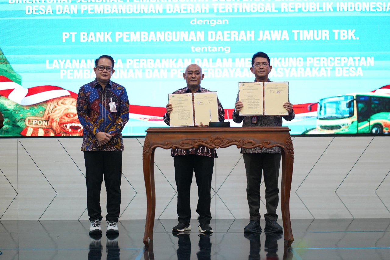 Kesepakatan tersebut ditandatangani oleh Direktur Utama Bank Jatim Winardi Legowo bersama Direktur Jenderal Pembangunan Desa dan Perdesaan, F.X. Nugroho Setijo Nagoro, serta disaksikan oleh Sekretaris Daerah Pemerintah Provinsi Jawa Timur, Adhy Karyono.