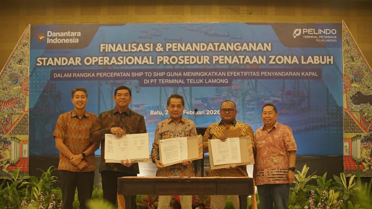 Kegiatan penandatanganan Standar Operasional Prosedur (SOP) Penataan Zona Labuh 2 Tanjung Perak, sebagai respon atas meningkatnya aktivitas