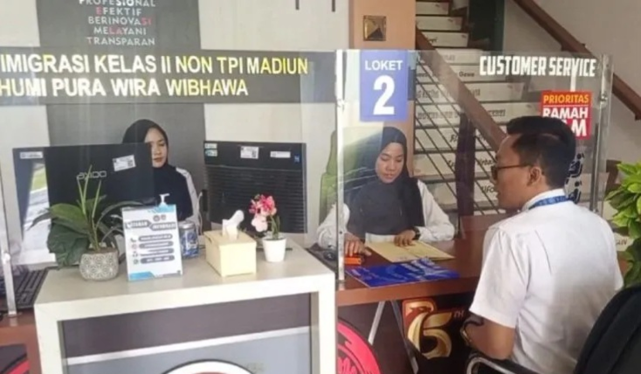 Kegiatan layanan paspor di Kantor ULP Imigrasi Madiun