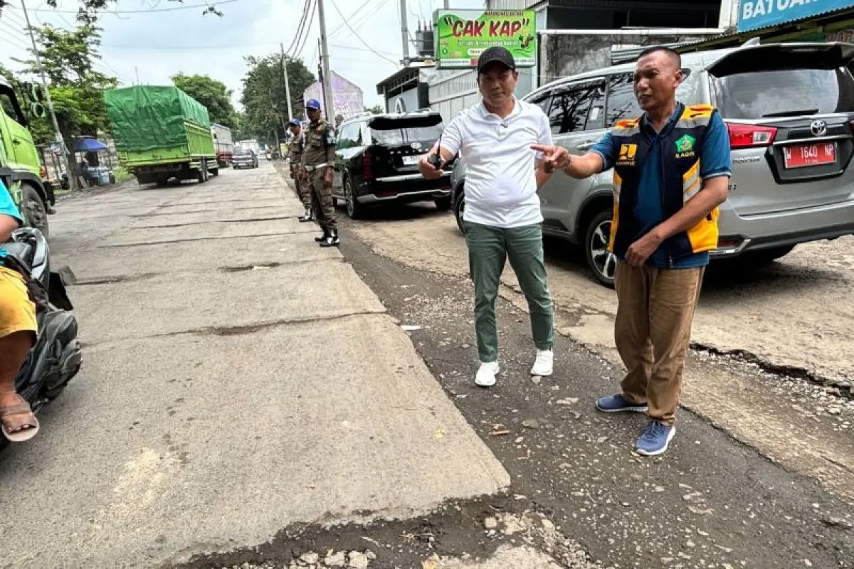 Bupati Sidoarjo Minta Perbaikan Jalan Gunakan Metode Overlay