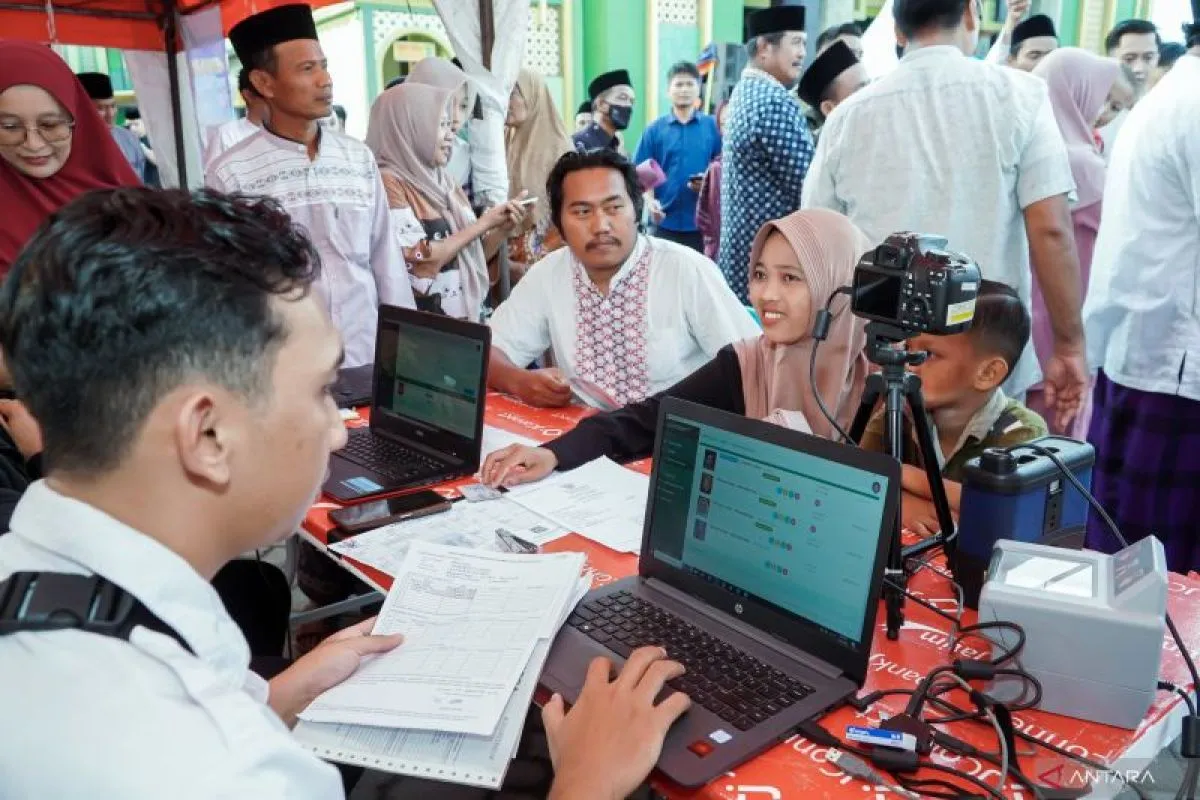 Kegiatan Safari Ramadhan Pemkab Lamongan dengan menghadirkan berbagai pelayanan langsung di lokasi kegiatan.