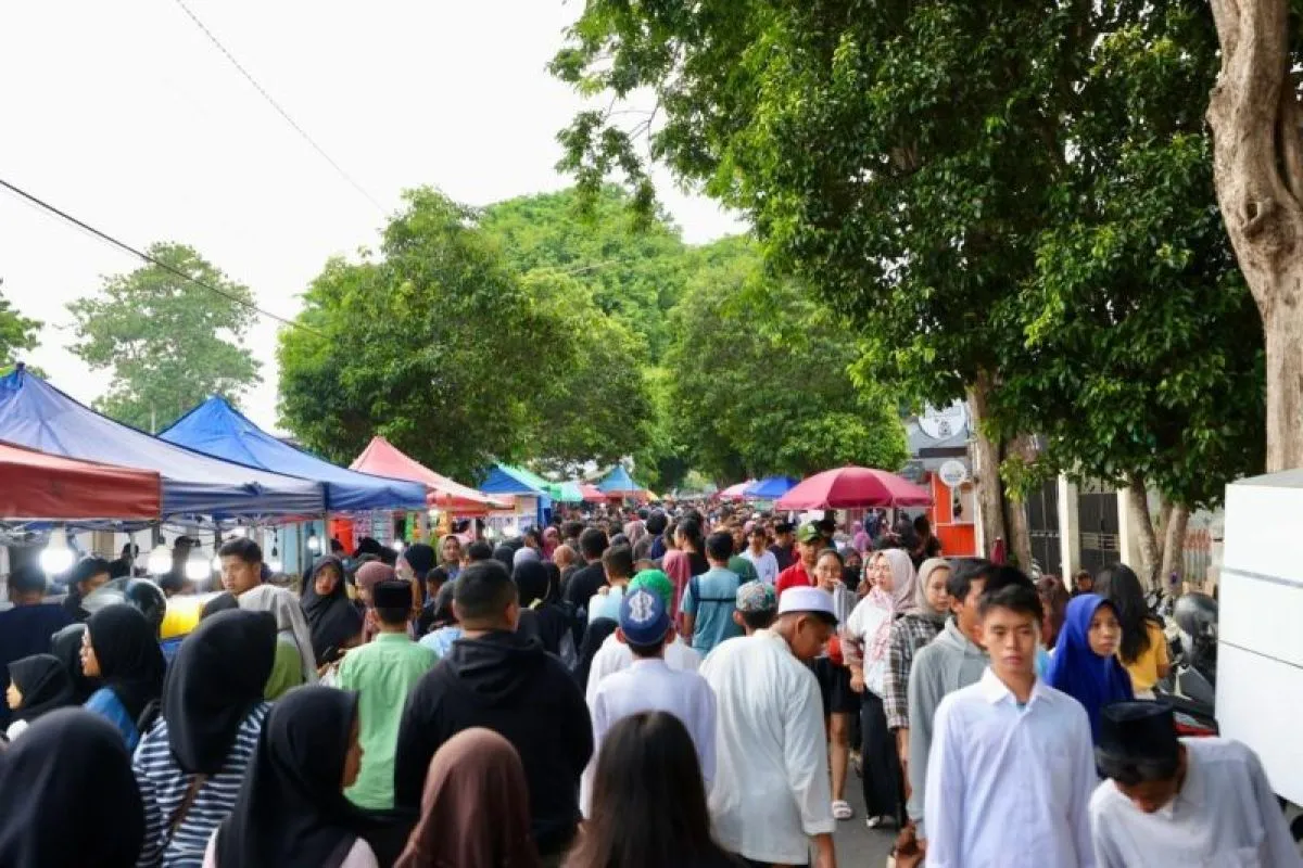 Bupati Ipuk Instruksikan Jajaran Pemkab Banyuwangi Fasilitas Pasar Takjil