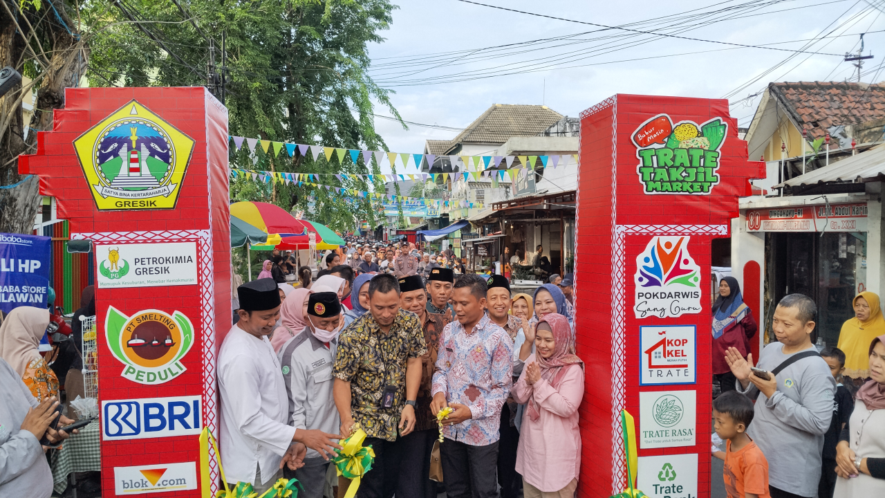 Suasana sore di Kelurahan Trate kembali semarak dengan aroma kudapan buka puasa seiring diresmikannya Trate Takjil Market (TTM) Volume 4.