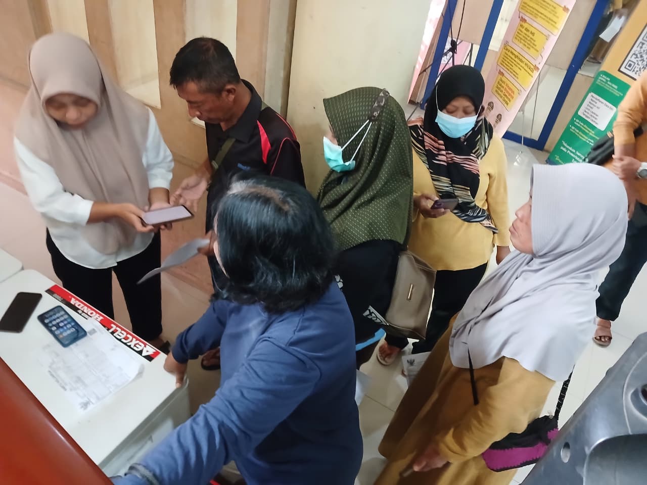 Masyarakat mencari informasi pendaftaran mudik gratis di Kantor Dishub Gresik, untuk daftar hanya melalui link online mulai 24 Februari hingga 24 Maret 2026