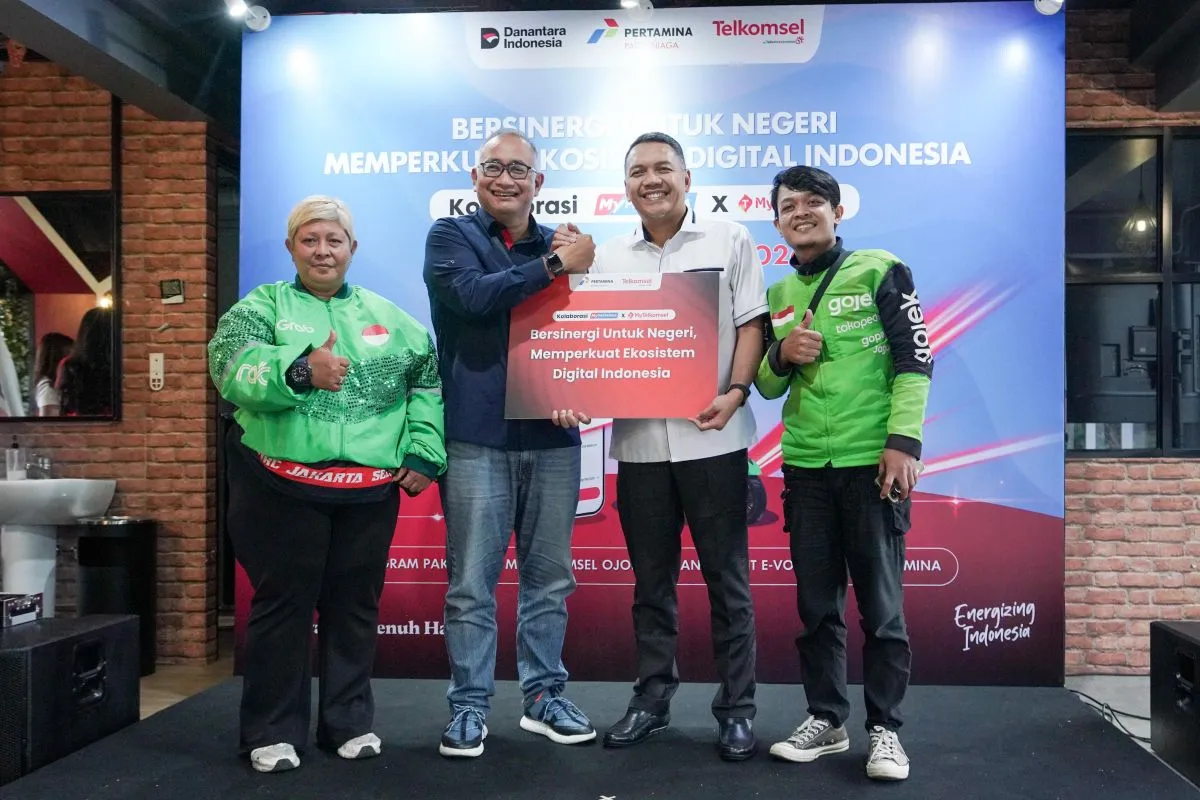 Kolaborasi Telkomsel Pertamina Bonus Voucher BBM bagi Mitra Ojol