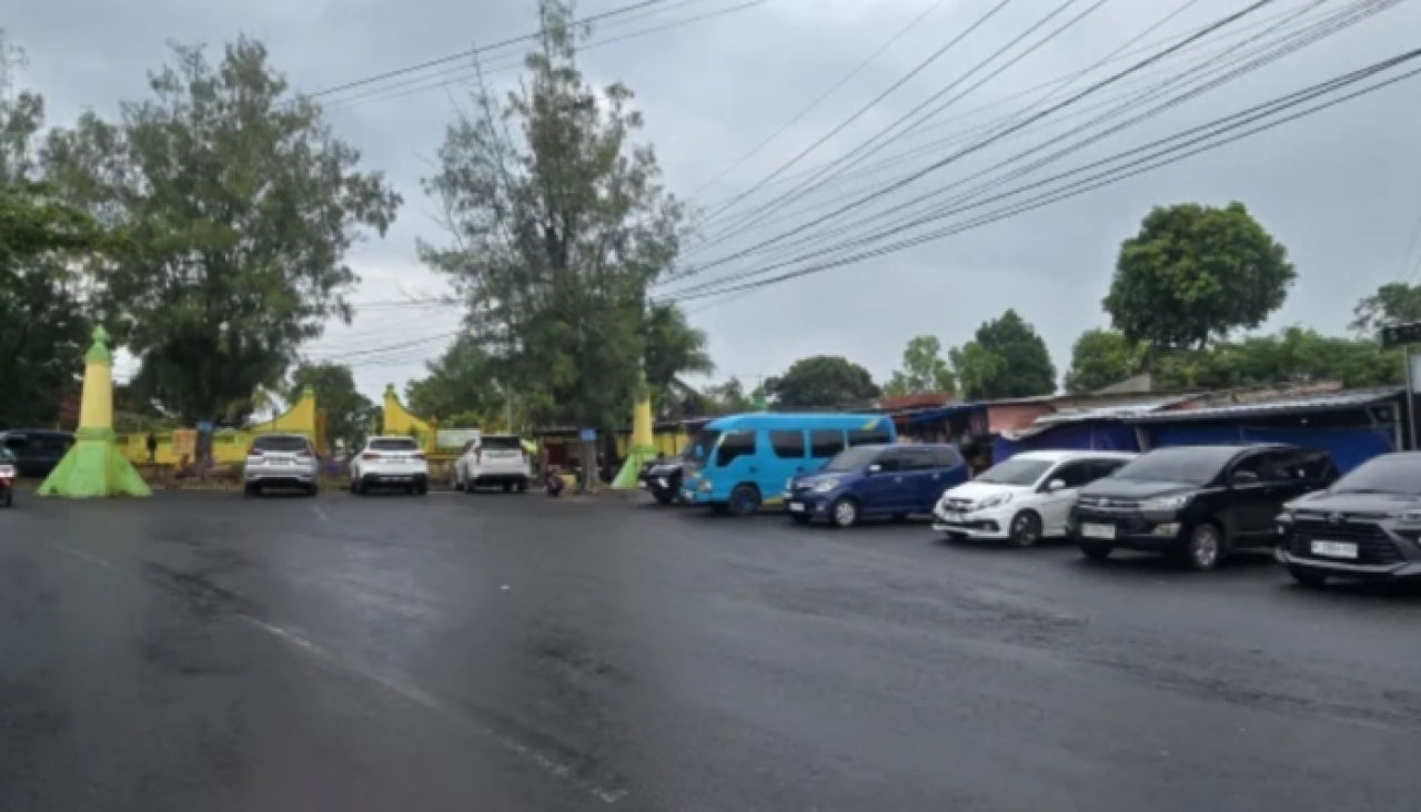 Kawasan wisata religi AstaTinggi di Kabupaten Sumenep, Madura, masih dipenuhi arus peziarah dari berbagai penjuru daerah