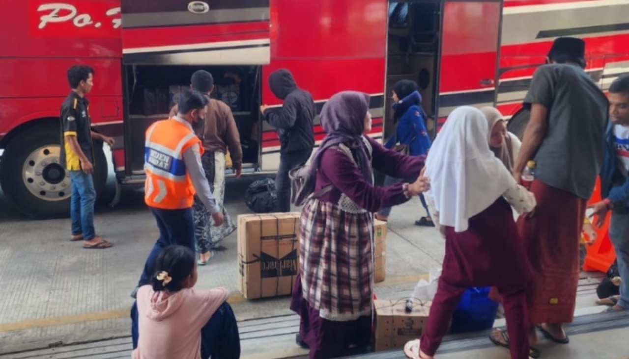 Aktivitas penumpang di Terminal Arya Wiraraja Sumenep meningkat