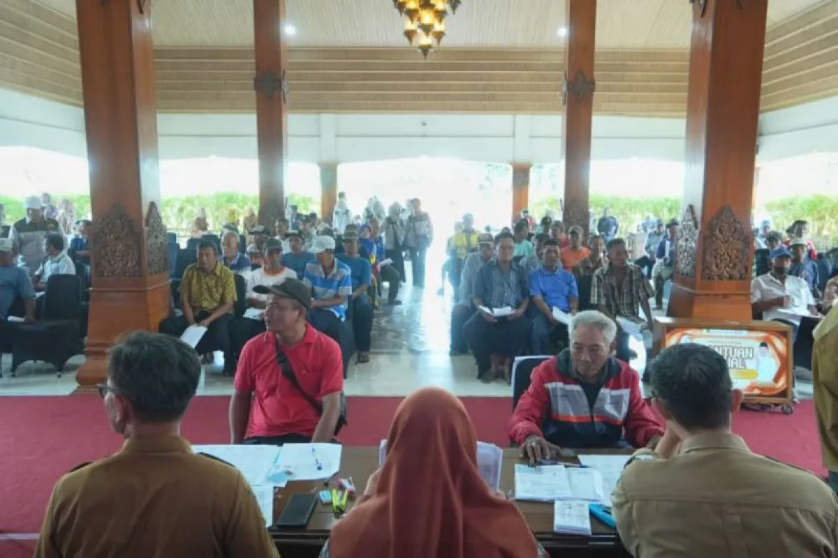Wali Kota Mojokerto Serahkan Bansos Untuk 294 Pembecak