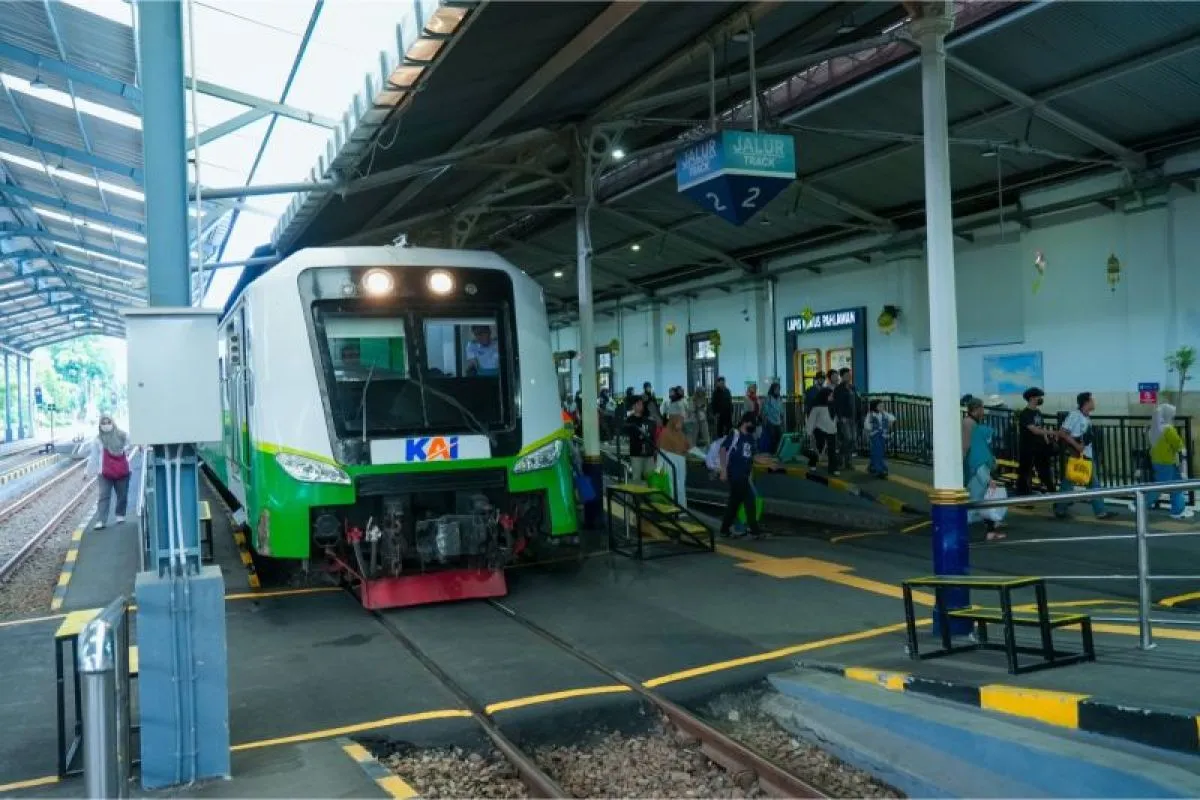 652.692 Orang Gunakan Angkutan Commuter Line Wilayah Surabaya