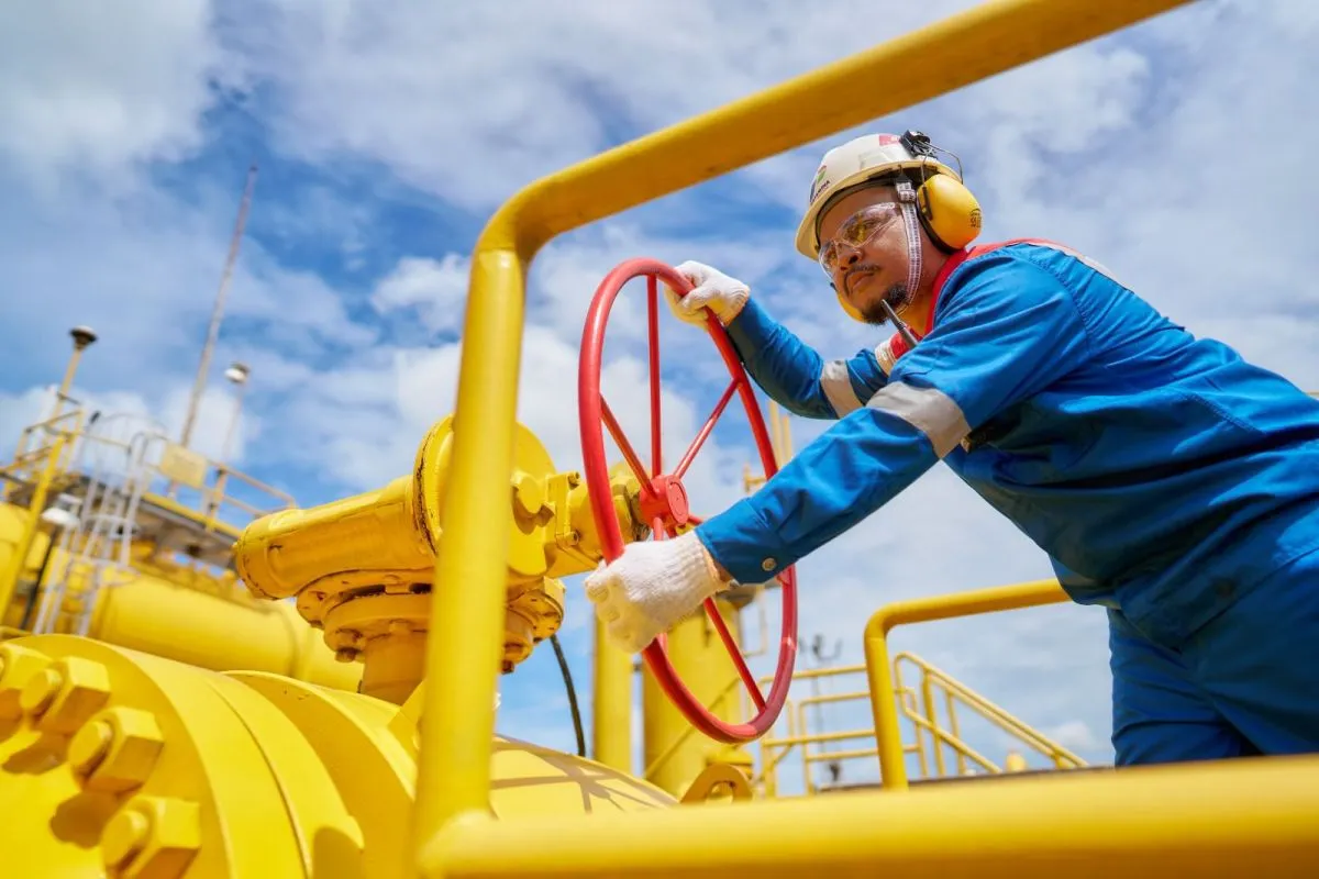 PT Perusahaan Gas Negara (Persero) Tbk (PGAS) atau PGN selaku Subholding Gas Pertamina menargetkan penyaluran gas bumi ke berbagai segmen pelanggan sekitar 877 BBTUD pada 2026