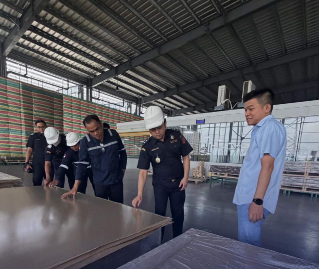 Keberhasilan pengiriman perdana ini tidak terlepas dari kolaborasi erat antara Bea Cukai Gresik dan Administrator KEK Gresik