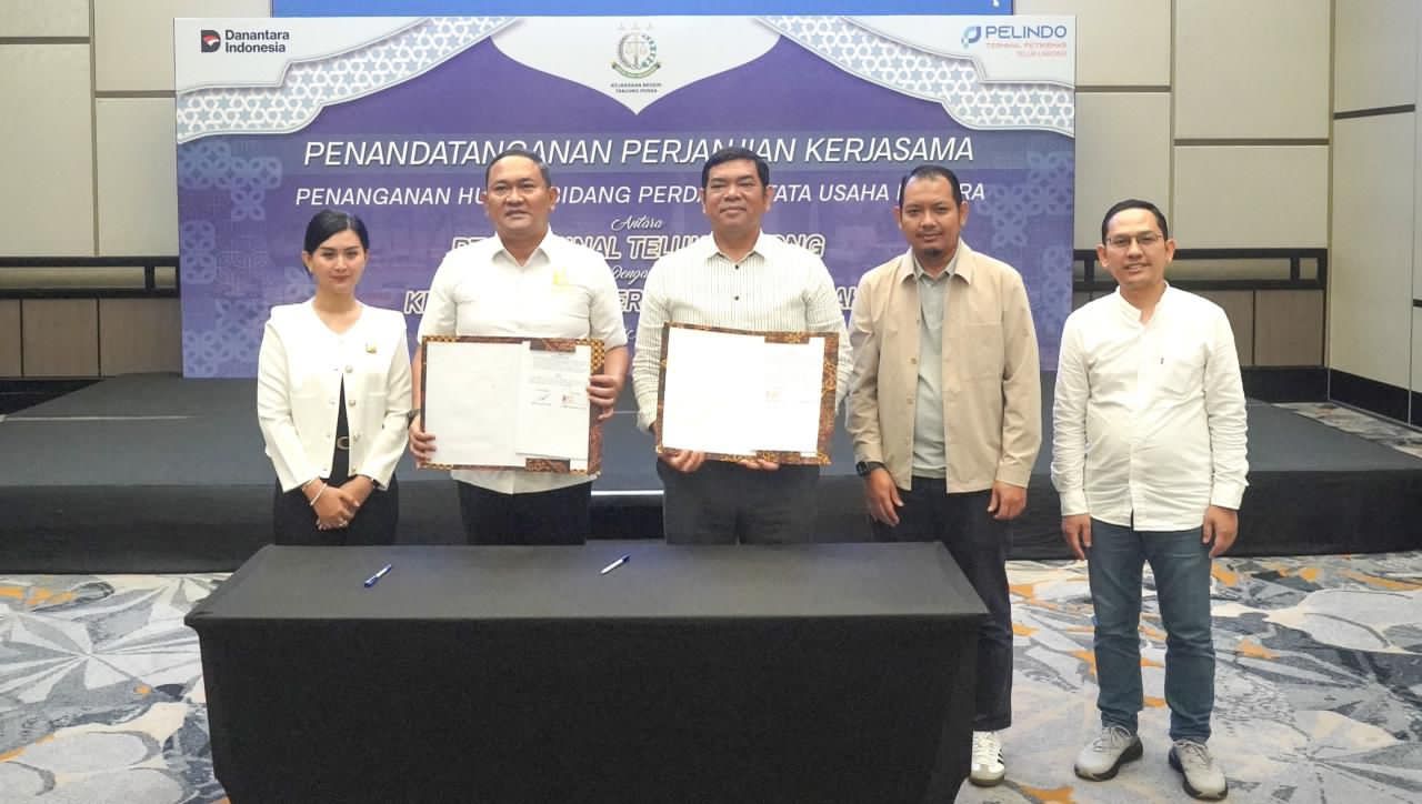 Perjanjian tersebut ditandatangani oleh Direktur Utama PT Terminal Teluk Lamong, David P. Sirait, dan Kepala Kejaksaan Negeri Tanjung Perak, Darwis Burhansyah