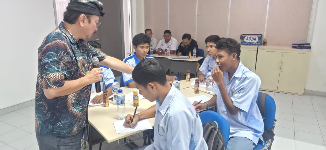Sebanyak 24 siswa mendapatkan pembekalan motivasi untuk mempersiapkan diri menghadapi dunia kerja yang semakin kompetitif.