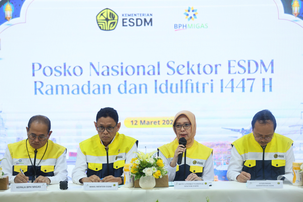 Ketua Posko Nasional Sektor ESDM periode Ramadan dan Idulfitri 2026, Erika Retnowati (kedua dari kanan), menyampaikan bahwa dengan sinergi yang apik antar seluruh _stakeholder_ di sektor ESDM, berbagai hambatan maupun kendala dapat diantisipasi sejak awal