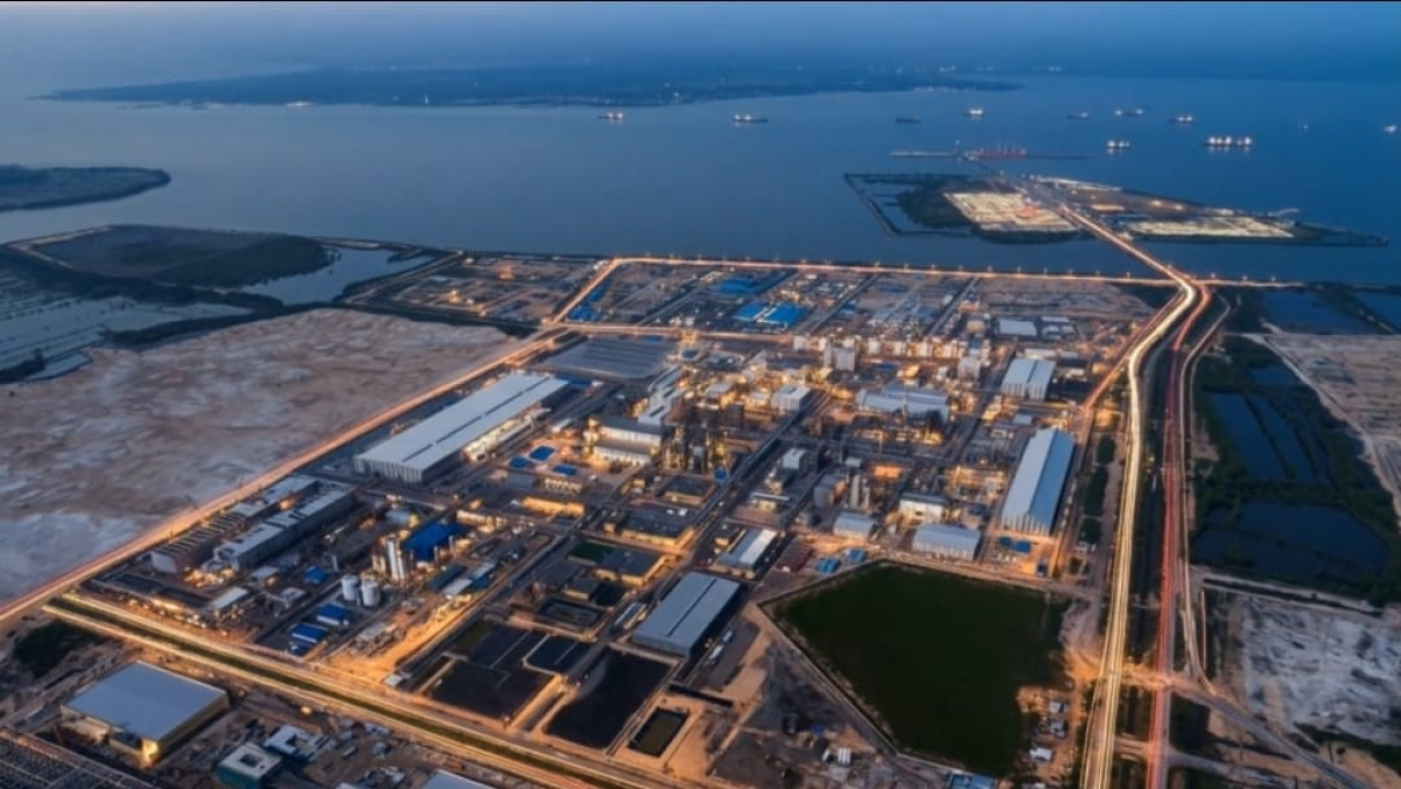 Kawasan Ekonomi Khusus Gresik di Java Integrated Industrial and Port Estate (JIIPE)