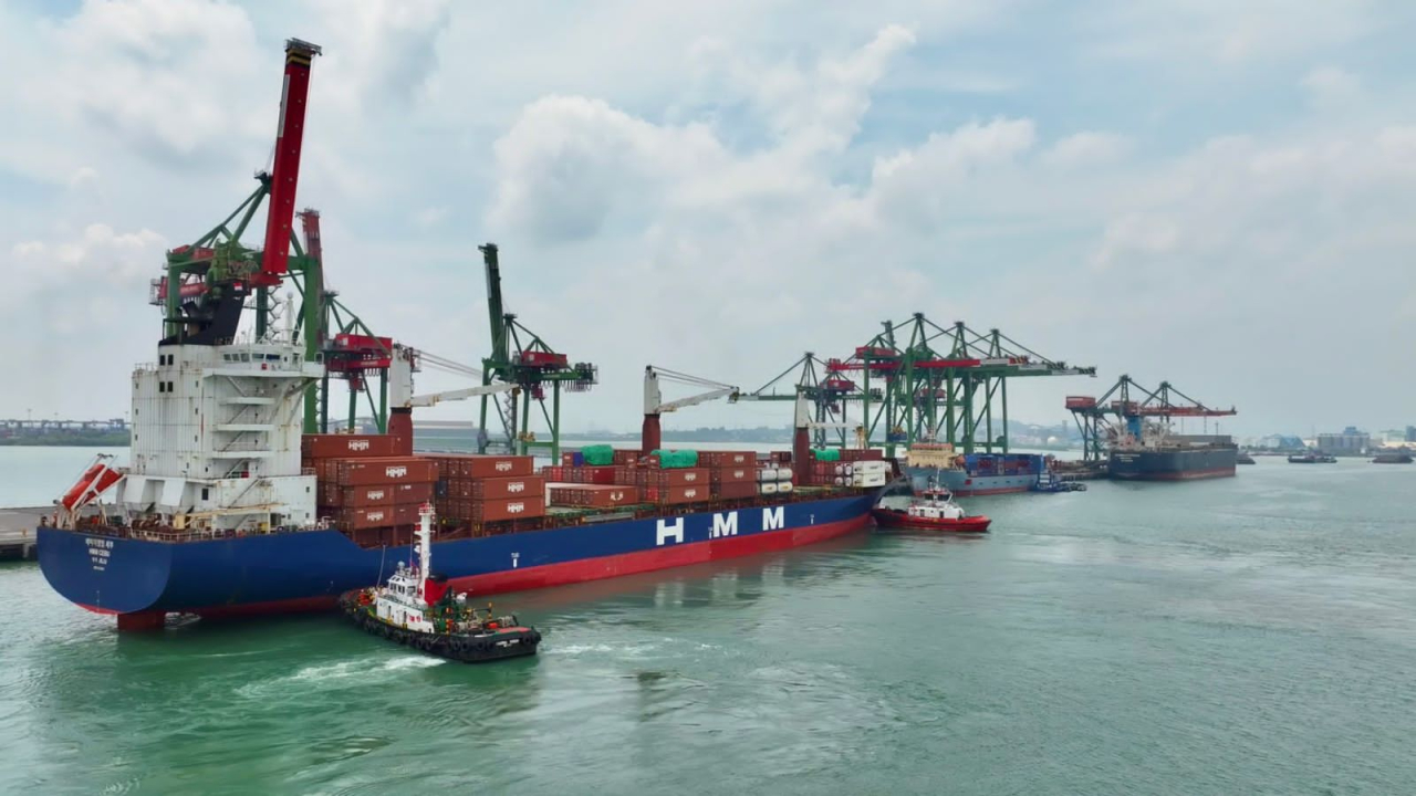 PT Terminal Teluk Lamong (PT TTL) mencatat kinerja positif pada Februari 2026 dengan capaian realisasi produksi petikemas sebesar 467.133 TEUs.