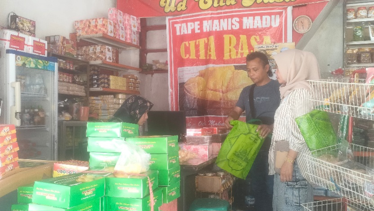 Toko Oleh-Oleh Citra Rasa Jember yang berlokasi di Jalan Trunojoyo No.17 Kebondalem, Kepatihan, Kecamatan Kaliwates, Jember