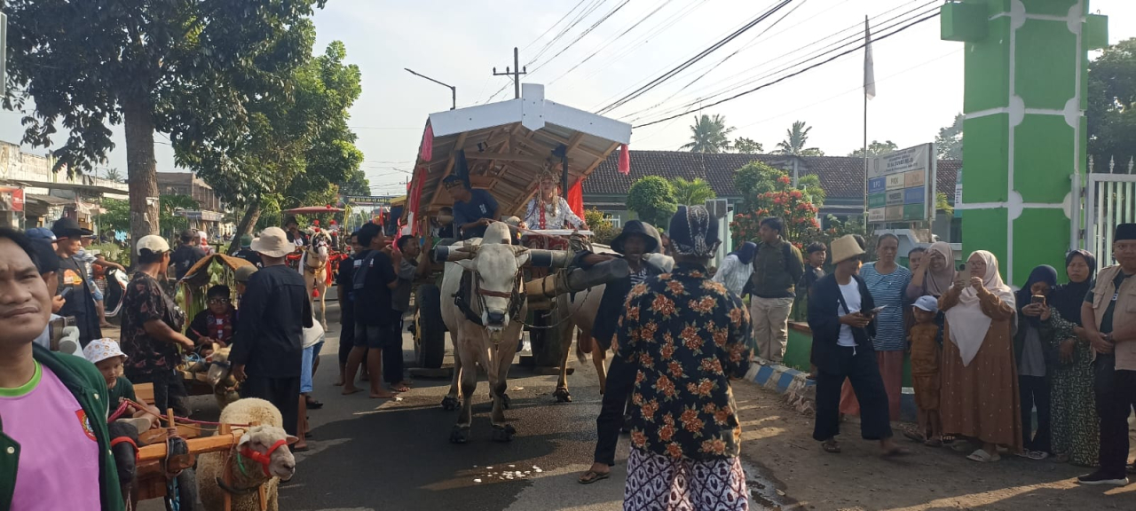 Tradisi tahunan Lebaran Ketupat di Kabupaten Jember menyedot perhatian ribuan warga