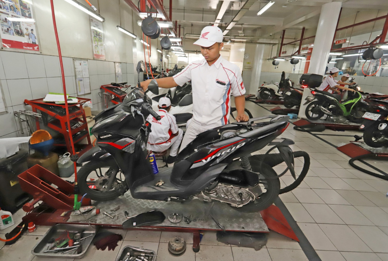 MPM Honda Jatim membagikan tips perawatan sepeda motor pasca mudik sekaligus menghadirkan berbagai program spesial purna jual bagi konsumen di jaringan AHASS.