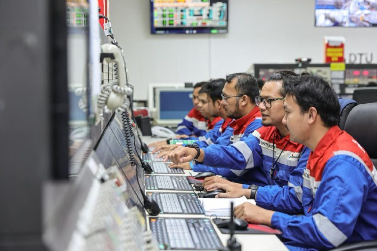 Pekerja Pertamina di Refinery Unit VI Balongan