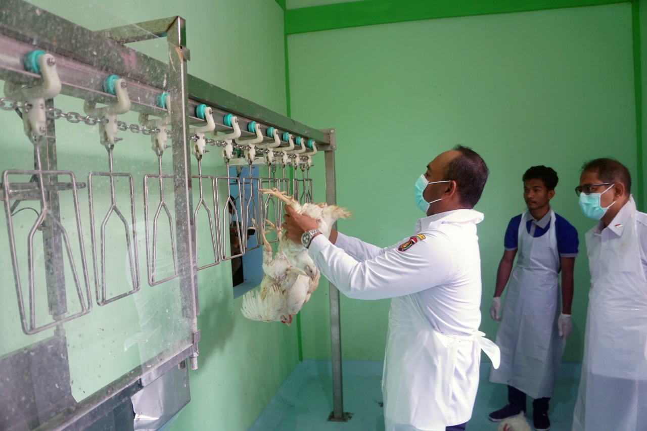 Pemerintah Kabupaten Ngawi, mulai mengoperasikan fasilitas Rumah Potong Hewan Unggas (RPHU) di Pasar Hewan Karangrejo, Desa Kandangan, Kecamatan Ngawi