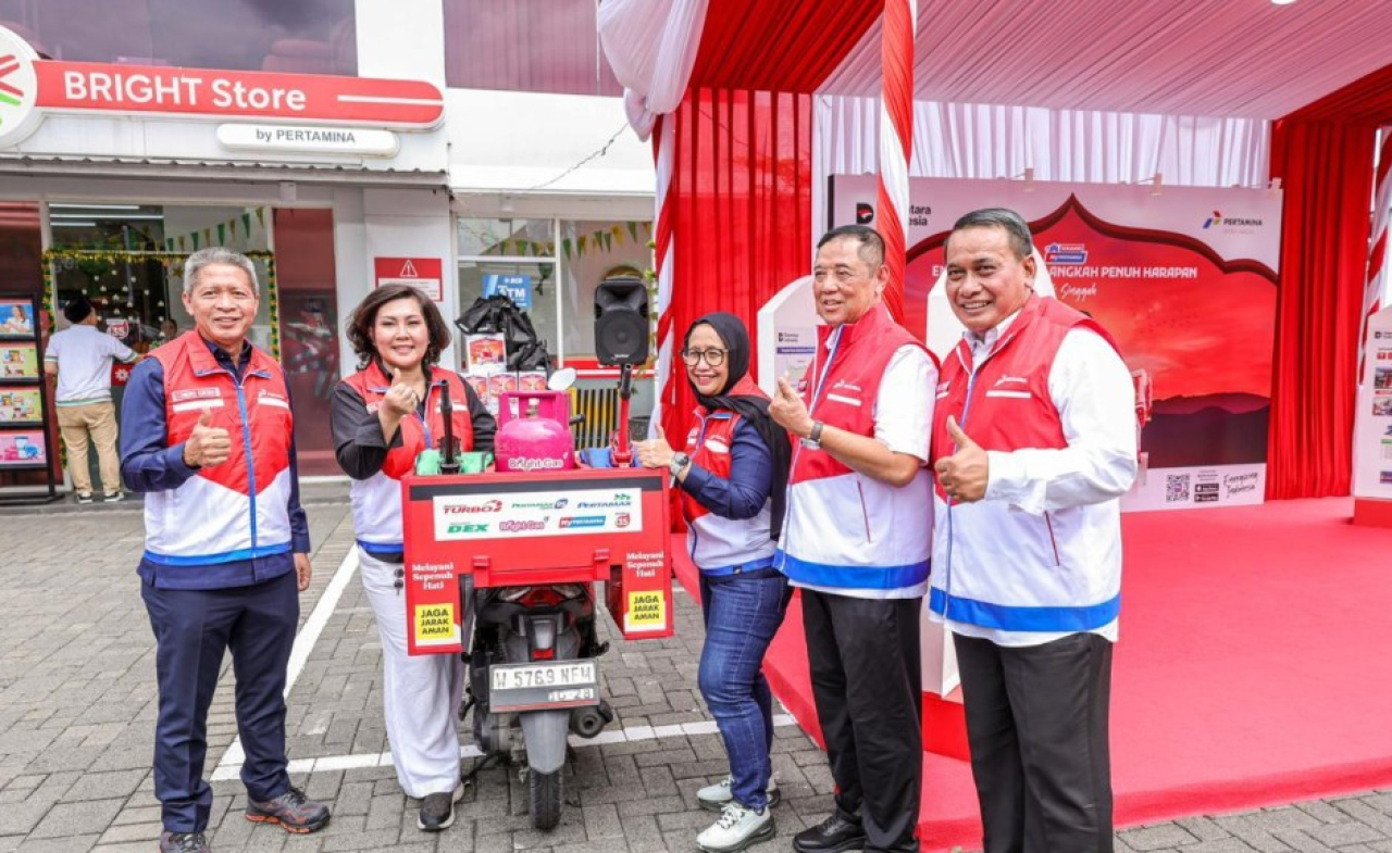 Jajaran Dewan Komisaris PT Pertamina (Persero) melakukan kunjungan kerja ke SPBU 51.601.65 Jemursari, Surabaya