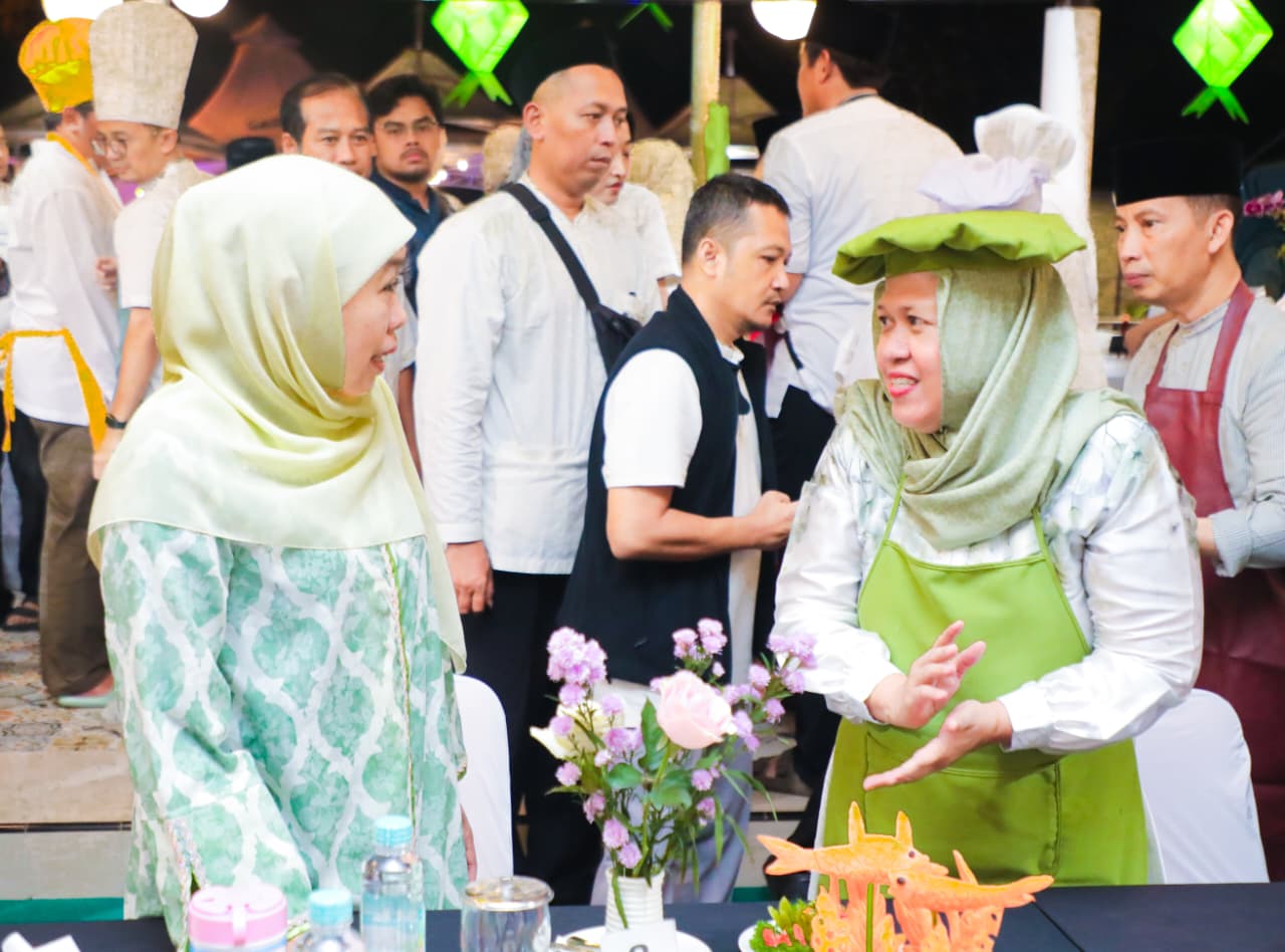 Gubernur Jawa Timur Khofifah Indar Parawansa membuka kesempatan seluas-luasnya bagi masyarakat untuk bersilaturahmi secara langsung di Gedung Negara Grahadi dan Kediaman Jemursari, Surabaya.