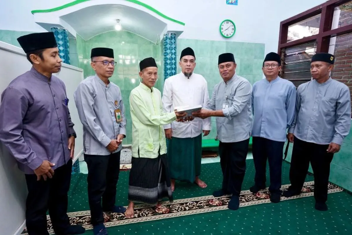 Peringati Nuzul Quran, ASN Banyuwangi Wakafkan Ribuan Al Quran