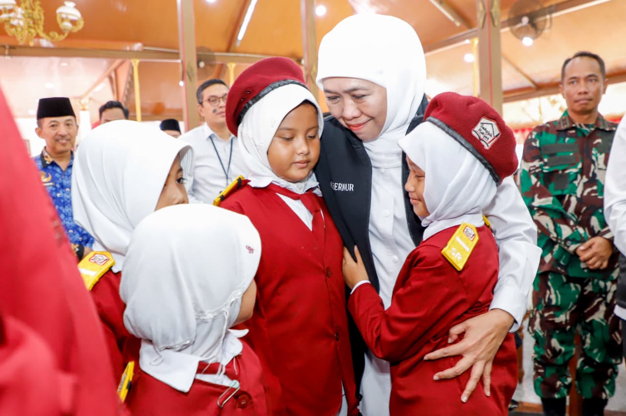 Gubernur Khofifah Indar Parawansa dalam rangkaian kegiatan Sapa Bantuan Sosial (Bansos) Amaliyah Ramadan 1447 H