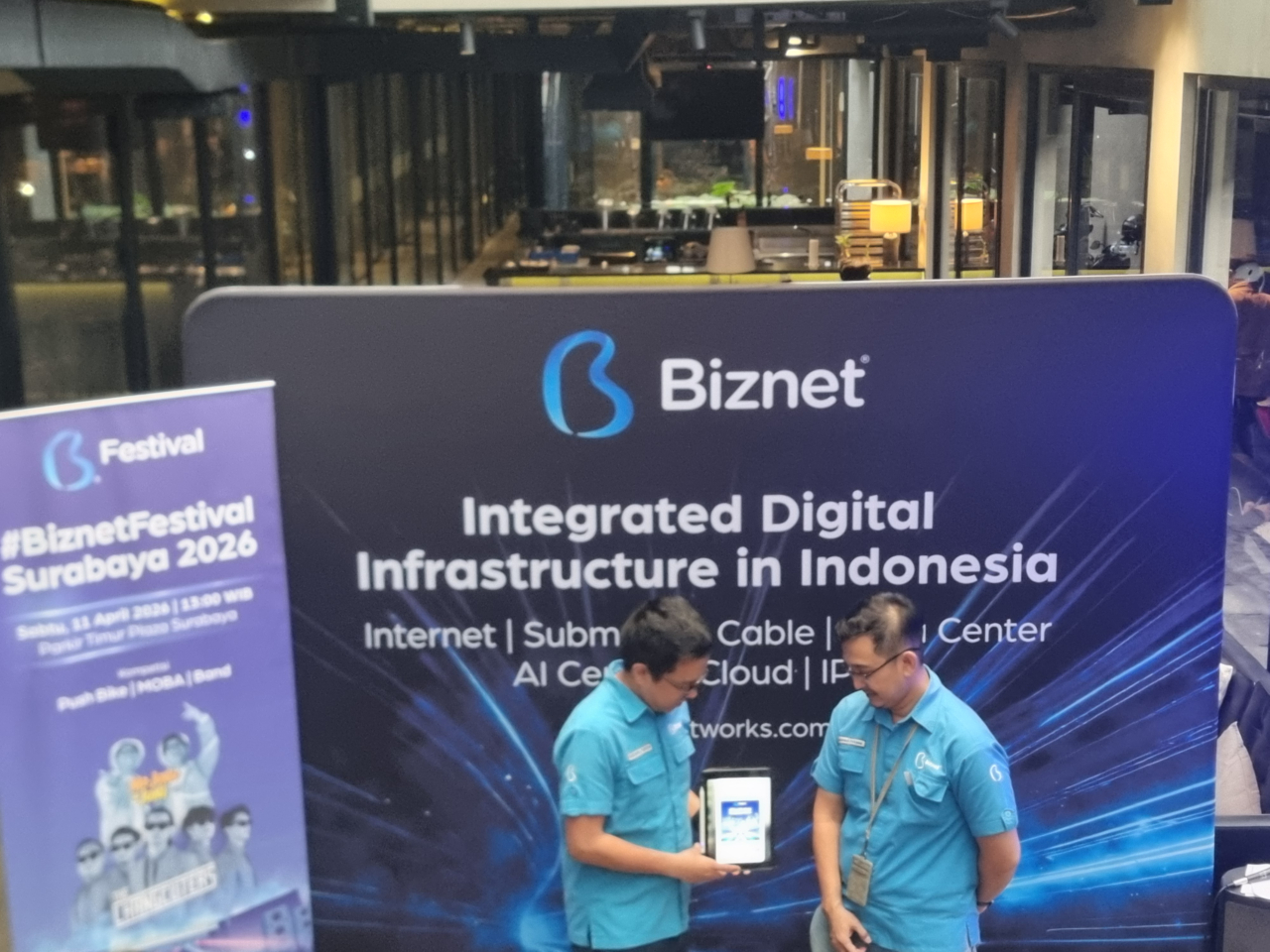 Dari kiri, Adrianto Sulistyo selaku Senior Manager Marketing Consumer dan Regional Manager Biznet Adil Perkasa.