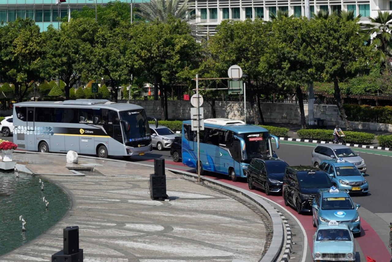 Armada taksi dan bus Blue Bird