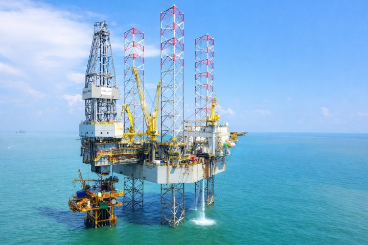 Kegiatan pengeboran sumur pengembangan UPA-17ST Saka Pangkah Indonesia Limited (PGN Saka) di Lapangan Ujung Pangkah, Gresik, Jawa Timur