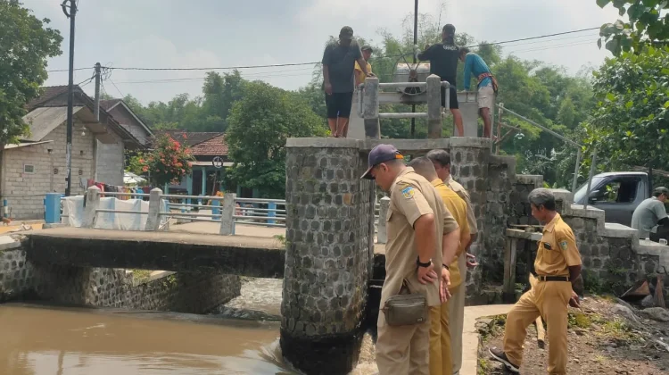 Bendungan atau dam Bhetet, Dusun Sukosari, Desa Sekoto, Kecamatan Badas, Kabupaten Kediri