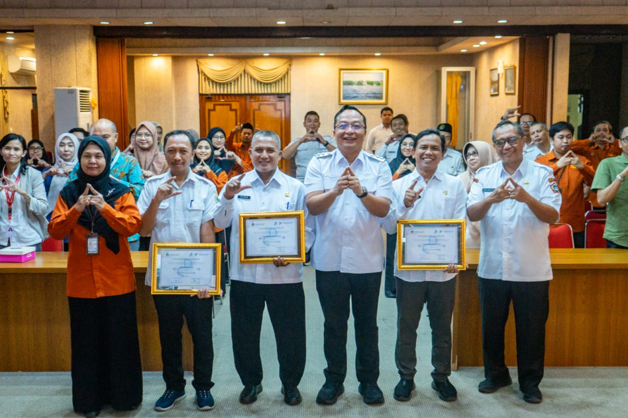 Wakil Bupati Gresik Asluchul Alif, bersama Kepala BPS Gresik Indriya Purwaningsih, secara resmi mencanangkan Desa Cinta Statistik (Desa Cantik) Tahun 2026.