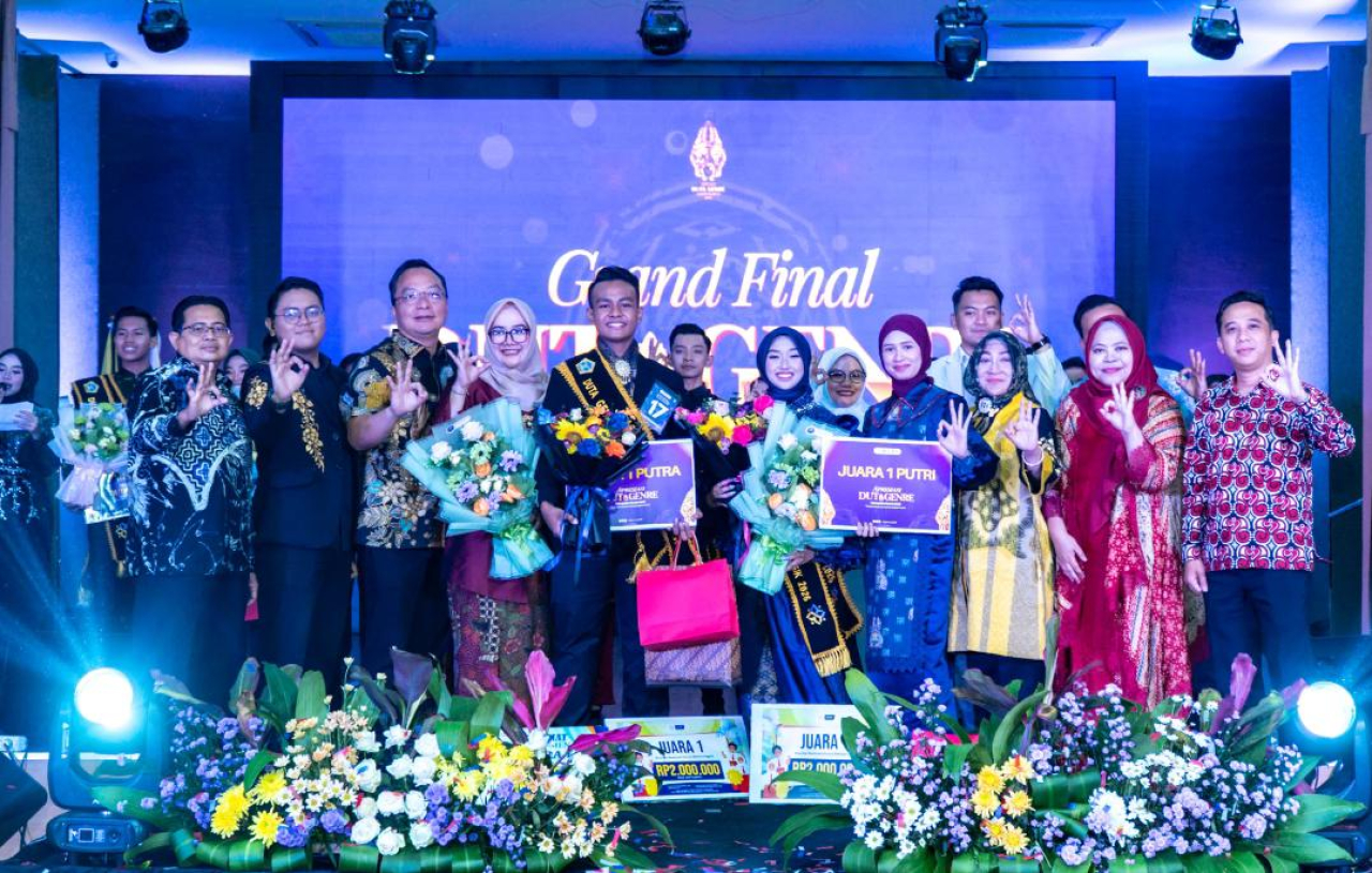 Pasangan Serry Satya dan Chandra Ari dinobatkan sebagai Duta Generasi Berencana (Duta Genre) Kabupaten Gresik Tahun 2026 bersama Wabup Alif dan Bunda Genre Nurul Haromaini