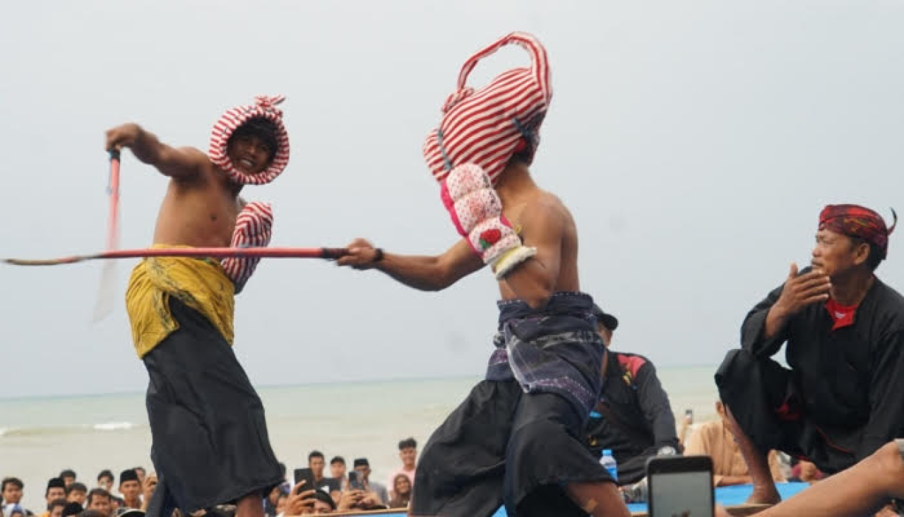 Tradisi Ojung sendiri merupakan ritual khas masyarakat Sumenep