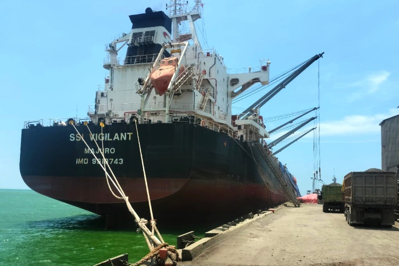 PT Semen Indonesia International (SII), SIG melakukan ekspor perdana 45.000 metrik ton (MT) klinker ke Mauritania, Afrika Barat Laut, melalui Pelabuhan Khusus SIG Pabrik Tuban