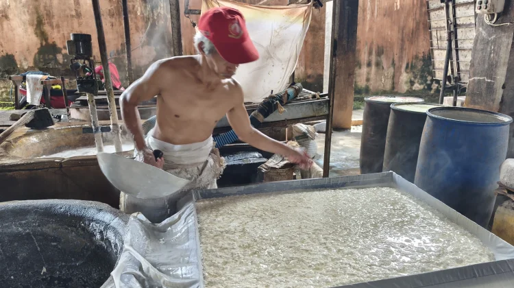 Perajin Tahu Tempe Blitar Kelimpungan dengan Kenaikan Harga Kedelai