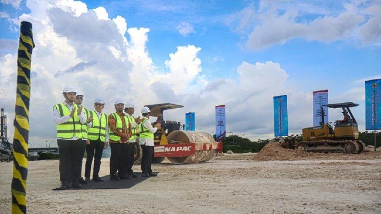 Tampak hadir Wakil Gubernur Jatim Emil Dardak, Presdir PTFI Tony Wenas, Bupati Gresik Fandi Akhmad Yani, Direktur Strategi Hilirisasi dan Ekosistem Mineral MIND ID, Tedy Badrujaman