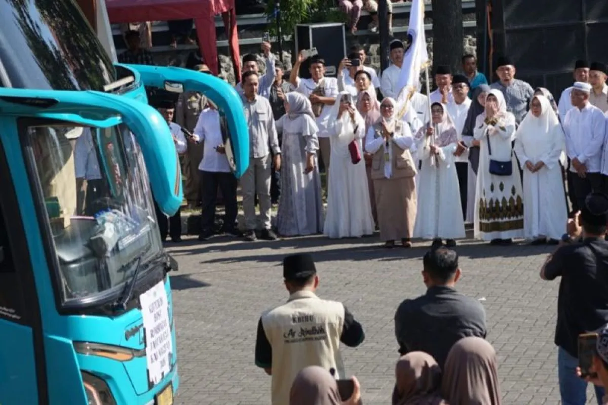 Bupati Magetan Lepas Keberangkan 539 Calon Haji ke Asrama Haji Embarkasi Surabaya