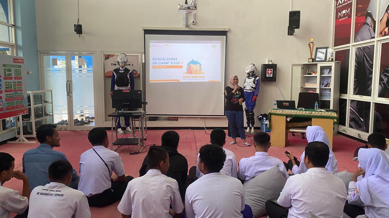 Antusiasme tinggi ditunjukkan oleh para duta safety riding SMK Muhammadiyah 1 Kepanjen dalam mengikuti program sosialisasi program Safety Riding Camp 2026 yang digelar oleh Yayasan Astra Honda Motor dan PT. Mitra Pinasthika Mulia (MPM Honda Jatim)