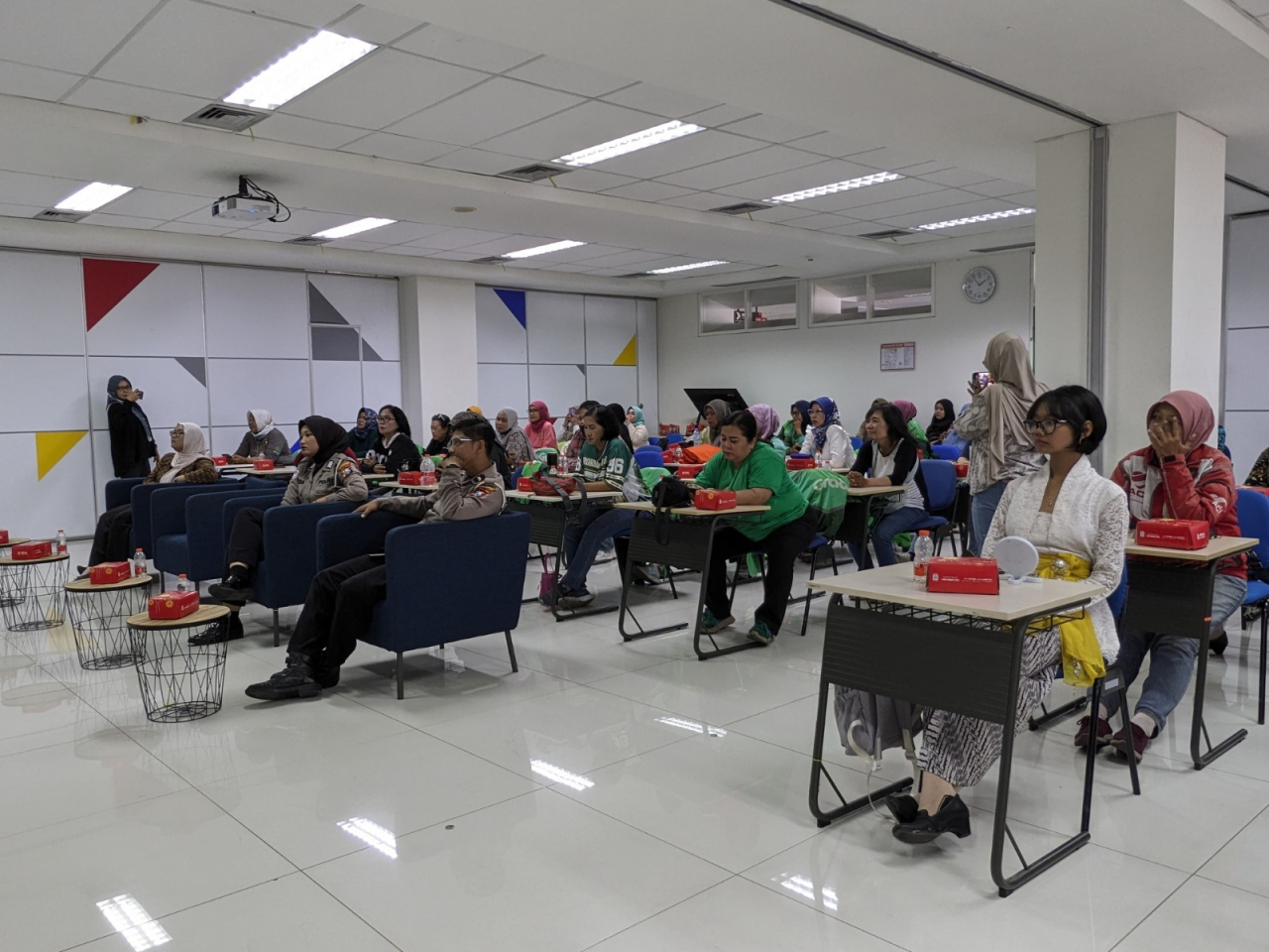 PT Mitra Pinasthika Mulia (MPM Honda Jatim) menggelar kegiatan edukasi keselamatan berkendara di MPM Safety Riding Center Sidoarjo