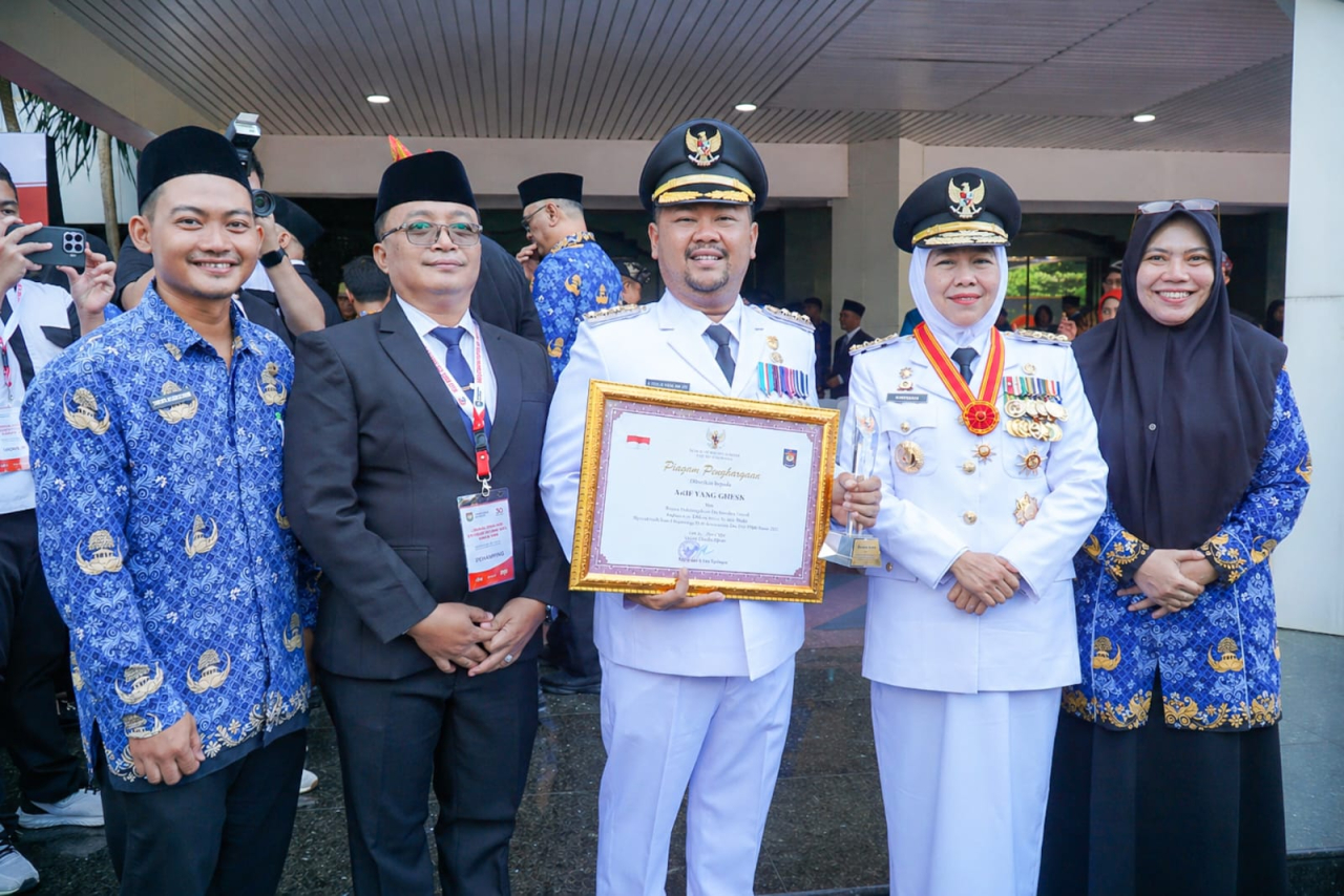 Penghargaan tersebut diserahkan di Jakarta pada Senin (27/4) dan diterima Bupati Gresik, Fandi Akhmad Yani